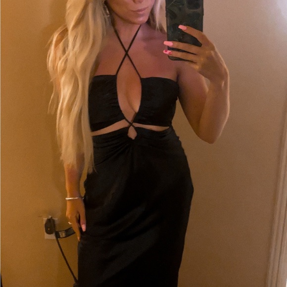 Princess Polly Satin Maxi Dress- size 6 - Picture 3 of 3